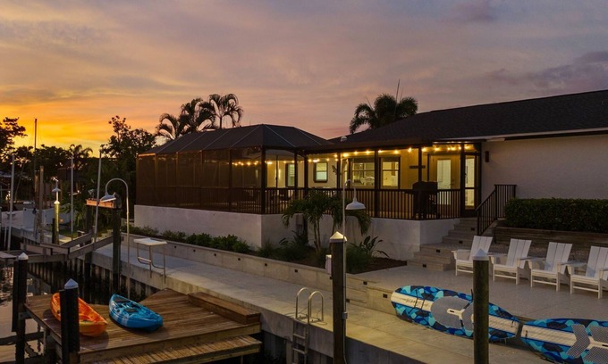 Bayshore Gardens House | ⚓Bayside Hideaway! Private pool with water view and canal side dock! ⚓