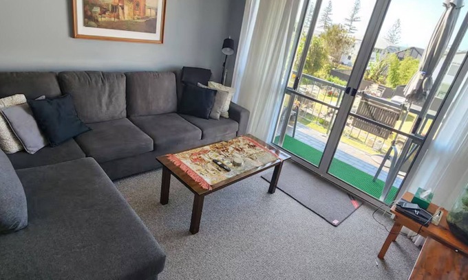 Wynnum Apartment | Bayside Lifestyle Getaway Sleeps 4