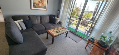 Wynnum Apartment | Bayside Lifestyle Getaway Sleeps 4