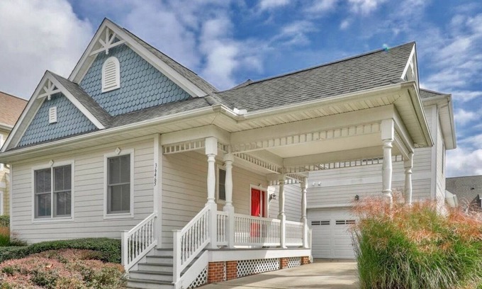 The Commons House | Bayside Resort * New Listing * 5BR home w 2 Master (primary) Suites and 3.5