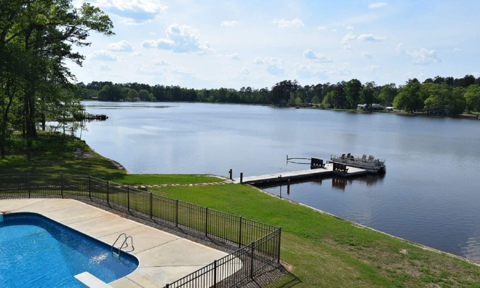 Sharpsburg Apartment | Bayview at Clearwater. The most beautiful view on the lake!