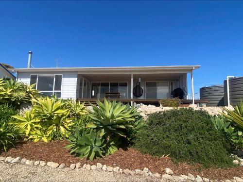 Para Wurlie House | Bayview Bliss