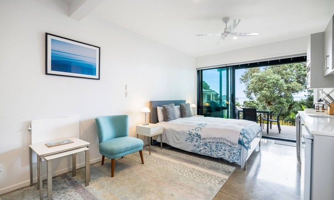 Paihia House | Bayview Corner Suite (Unit 2) - Paihia Unit