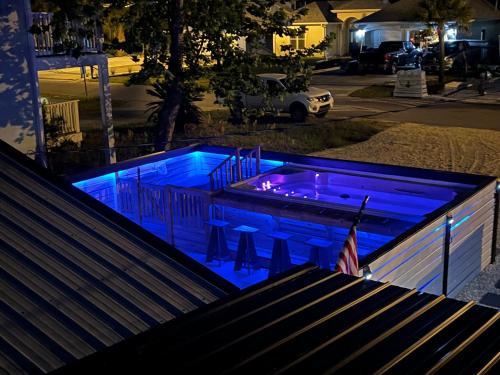 Holiday Beach House | Bayview Cottage - Sun deck, pool, and more!