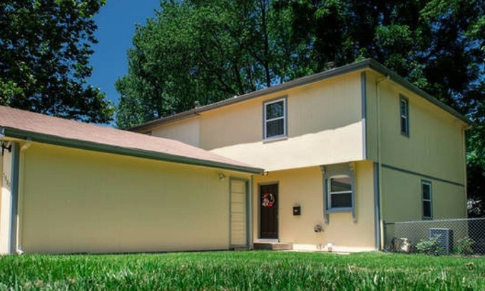 Mission House | 🌻BBQ🌻Luxury King Beds🌻Nearby Parks🌻 Reserved Parking🌻Smart TVs🌻Google Fiber🌻W/D🌻