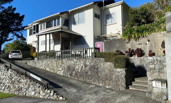 Lower Hutt Bed & Breakfast | BBs B&B
