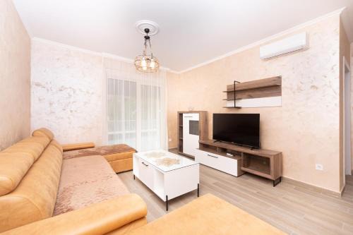 Becici Apartment | Bečići one bdr apt with garage