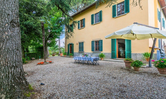 San Casciano in Val di Pesa House | Beautiful private villa for 9 people with hot tub, WIFI, TV, patio, panoramic view and parking