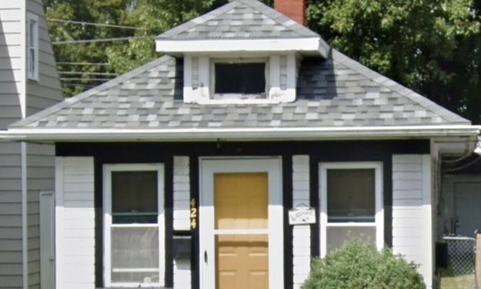 Woodville House | Be our guest at this cozy 1928 tiny home located in a beautiful small town.