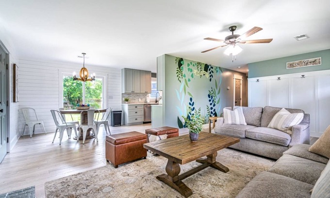 Madison House | Be Our Guest ~ @hgtvbnb ~ Stylish Getaway