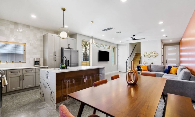 St. John - Coronado Hills House | Be There in 🔟 Ten: (An East Central mod home)