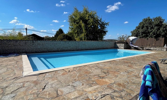 Nanteuil-de-Bourzac Cottage | Beautiful Gite, Private Pool, Magnificent views!