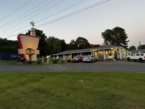 Mount Airy Hotel | Bea's Parkway Inn