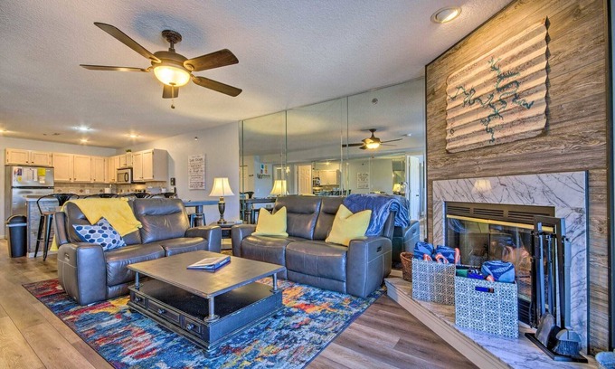 Osage Beach Condo | 🏖️Beach Access※ Boat slip※pool access※ high speed internet 🛥️Lakefront/Balcony