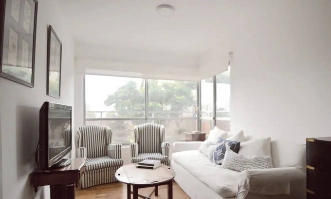Pocitos Apartment | Beach and city in Montevideo.
