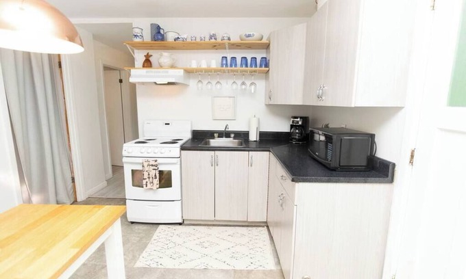 Wellington Cottage | Beach and Main near Wellington Beach, PEC