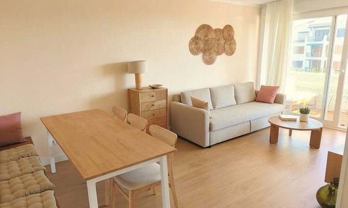 El Roc de Sant Gaieta Apartment | Beach Apartment with Parking and AC