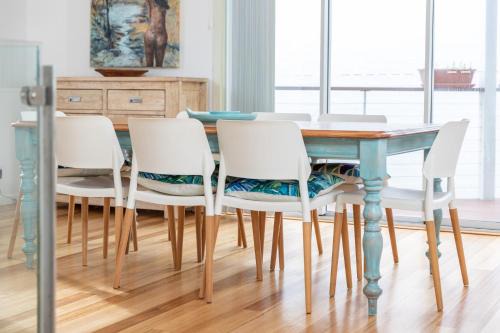 Blueys Beach House | Beach Bay Bee on Banksia