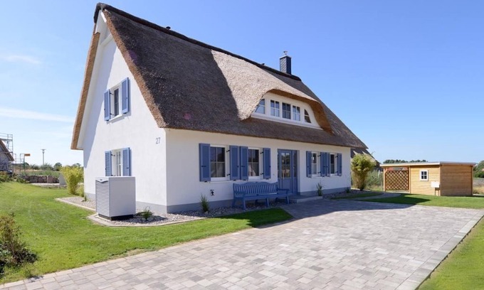 Gross Schwansee Apartment | Beach bench