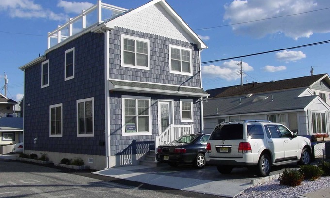Ocean Beach I House | Beach Block - 4 Bedroom, 3 Bath, Roofdeck