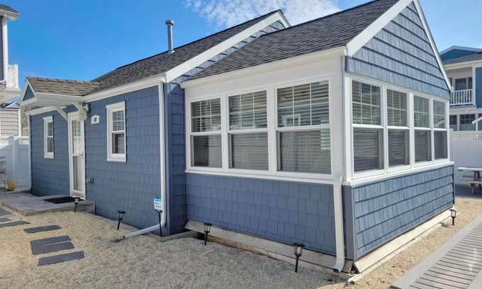 Ortley Beach Cottage | Beach Block Cottage, 5 Houses to the beach!