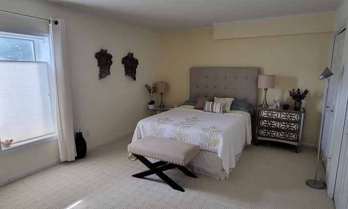 Dewey Beach Condo | BEACH BLOCK large & gorgeous 1 bdrm with reserved parking