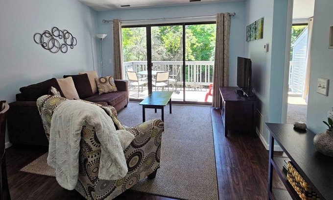 Acme Condo | Beach, Boat Rentals, Near Horse Shows! RIverside Shores