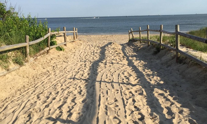 Northeast Virginia Beach Condo | Beach Condo 2 Min Walk From The Beach