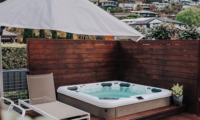 Terrigal Cottage | Beach Cottage with Deck & Spa in Terrigal. 10min walk to beach