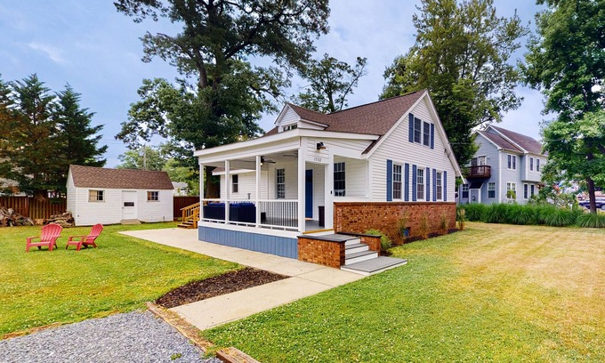 Edgewater House | Beach cottage with firepit, grill, outdoor areas, AC, & W/D