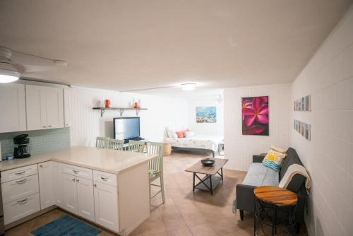 Punaluu Apartment | Beach & Country Beachfront Studio