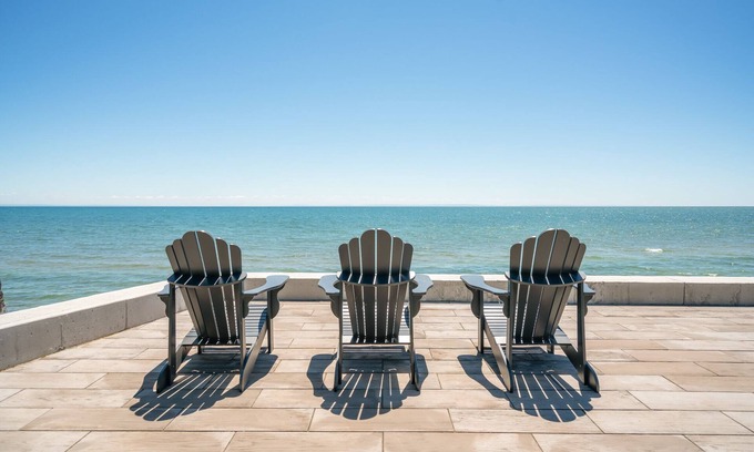 Wainfleet Cottage | Beach Days and Porch Nights - Waterfront