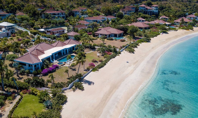 Spanish Town Villa | BEACH DREAMS Luxury Beachfront Villa - 4 Bedroom En-Suites, AC, POOL