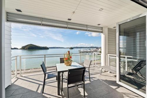Paihia Apartment | Beach Front 2 Bedroom Apartment