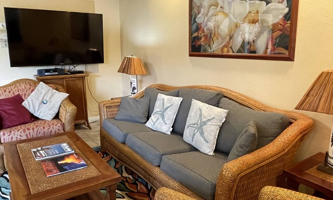 Kahaluu Bay Villa | Beach Front Condo (Ocean View), Best Snorkeling/Surfing.
