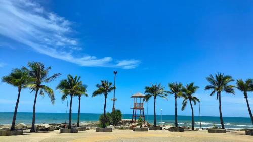 Rayong Apartment | BEACH FRONT modern room + Free hi speed Wi-Fi