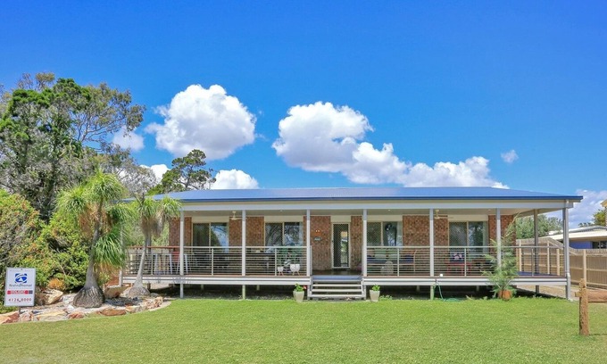 Woodgate House | Beach Front Spectacular! @ 66 The Esplanade WOODGATE