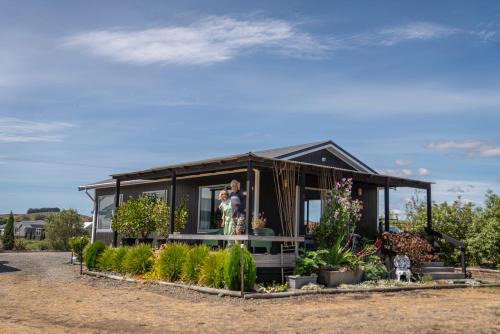 Te Awanga House | Beach Front Wine makers cottage
