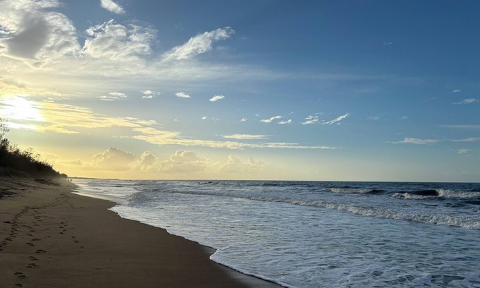Moore Park Beach House | Beach Gardens -Walk to the Beach
