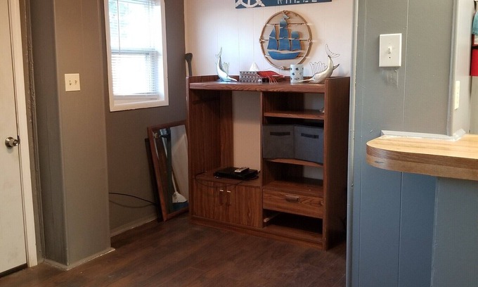Port Mansfield Apartment | Beach getaway walking distance to watèr