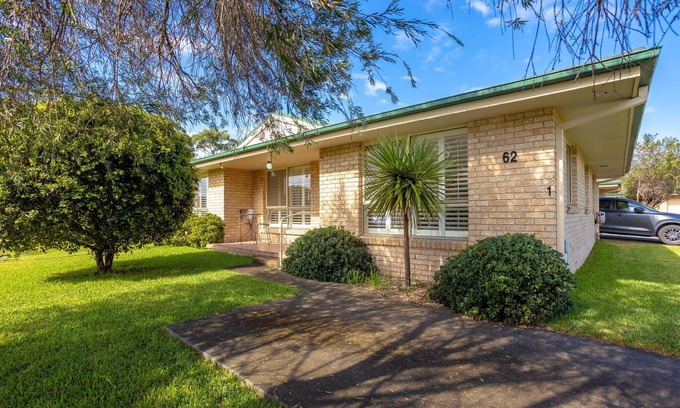 Old Bar Villa | Beach Haven 1 - Easy walk to Beach, Shops, Cafes and Restaurants. Ducted Air.