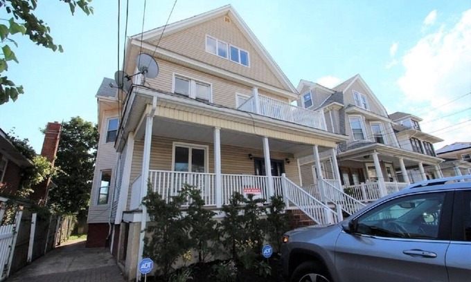 Queens House | Beach Hideaway