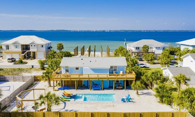 Villa Segunda House | Beach Home - Game Room - Private Pool - 5 min walk to beaches - Pet friendly