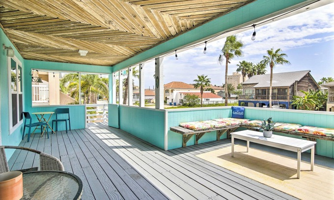 South Padre Island Cottage | Beach Home w/Pool & Hot Tub < 1 Block to Beach!