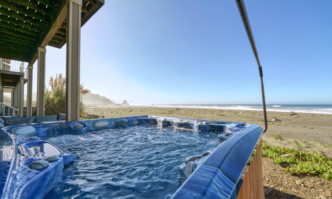Gold Beach House | Beach House 101 | Oceanfront Beach House W/Spa and Arcade