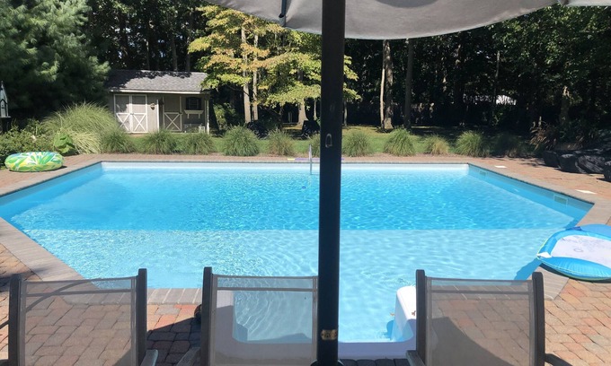 Mattituck House | Beach house cape in North Fork's wine country