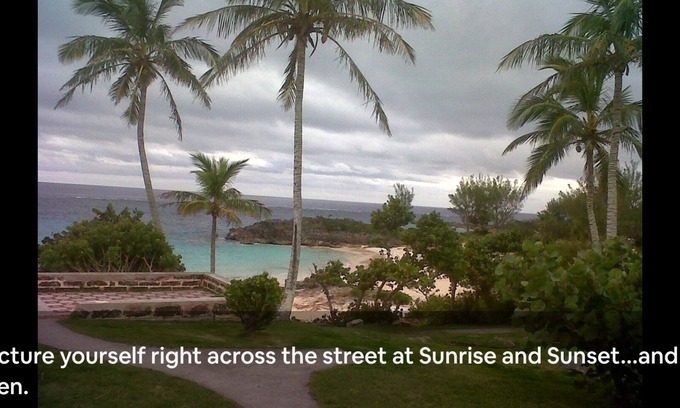 Smith's House | Beach House Chateau West SLEEPS 5- 2 Bed 1Bath Bermy Style