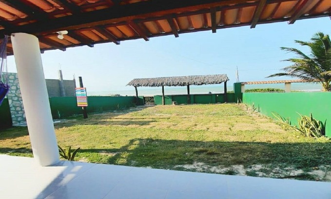Baleia House | Beach house, facing the sea. "Foot on the sand"
