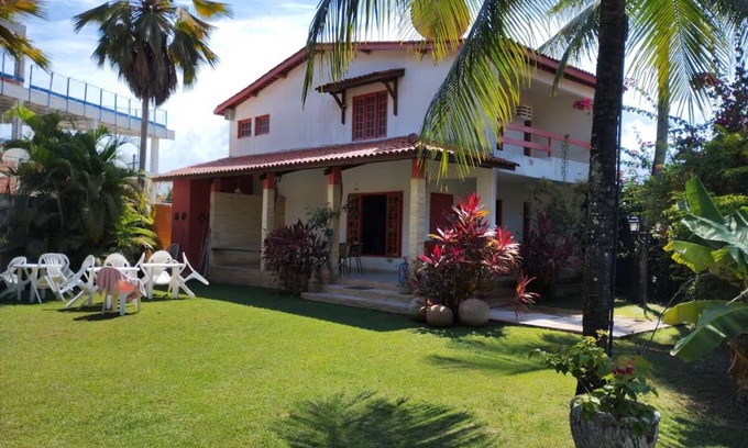 Praia dos Carneiros House | Beach house in open condominium, with large garden and barbecue
