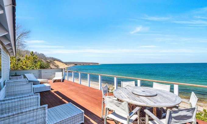 Montauk House | Beach House on Fort Pond Bay